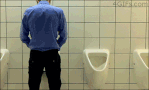 momento incómodo.gif
