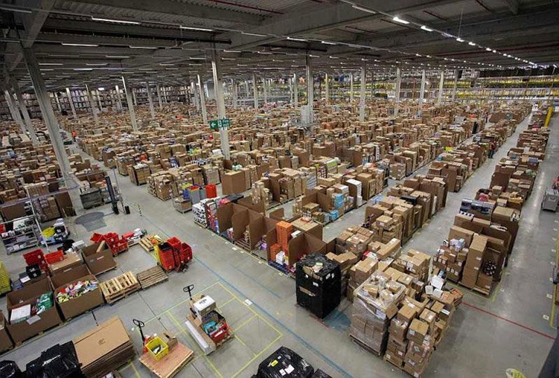 http://twistedsifter.files.wordpress.com/2012/12/inside-amazons-chaotic-storage-warehouses-3.jpg